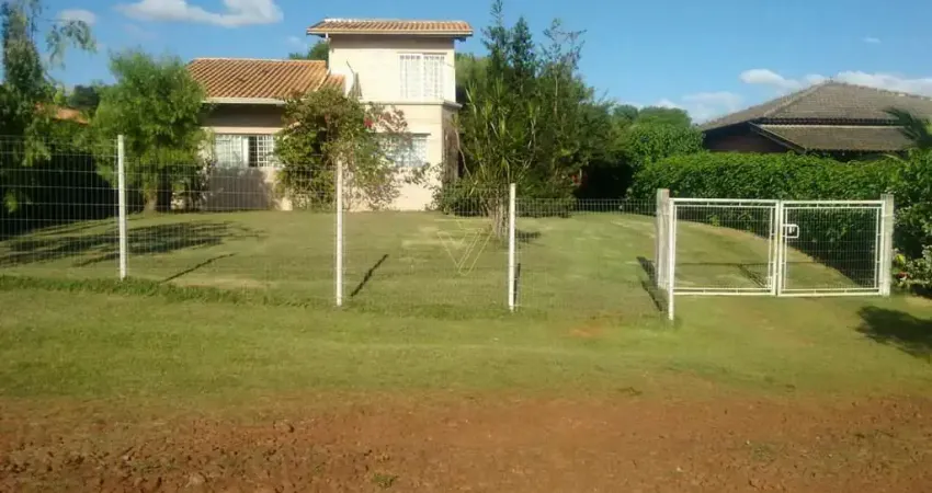 Chácara com casa em Condomínio Fechado na Warta, Terreno de 1.500m²: Seu Refúgio no Campo Próximo a Londrina!