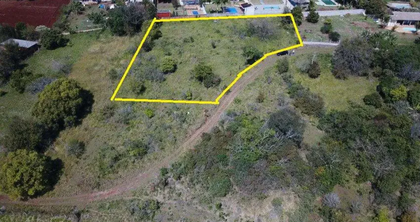 Terreno de chácara com mais de 2.000m² e uma vista explêndida! A 3km da Estrada do Limoeiro: Oportunidade Imperdível!