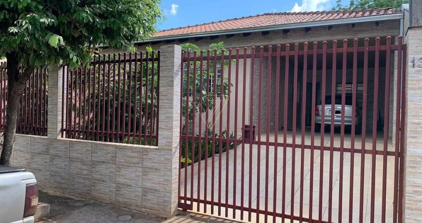 Casa a venda, espaçosa e com um belo jardim e edicula! Jardim Santiago - Londrina