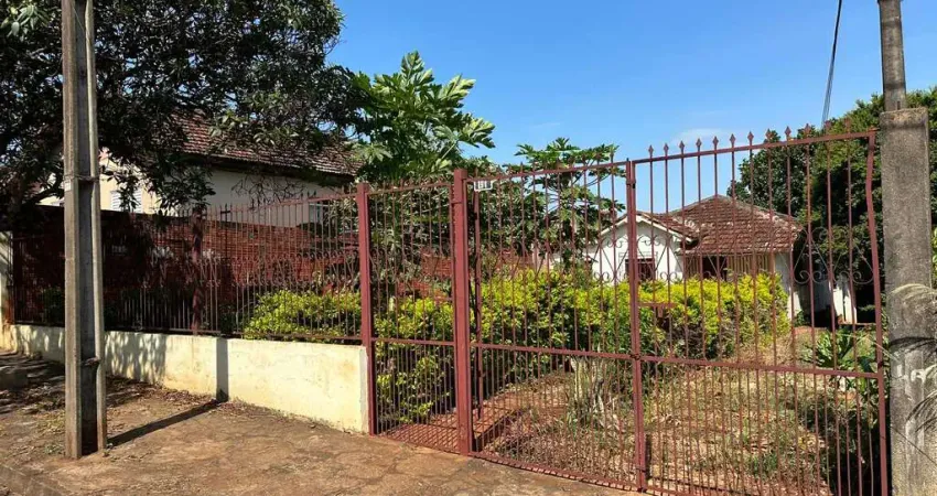 Terreno com Casa de Madeira à venda, Vila Matarazzo, Londrina, PR
