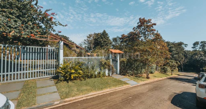 Excelente Casa no Condomínio Estancia Cabral, com 4 Dormitórios e 233,82m² de área construída