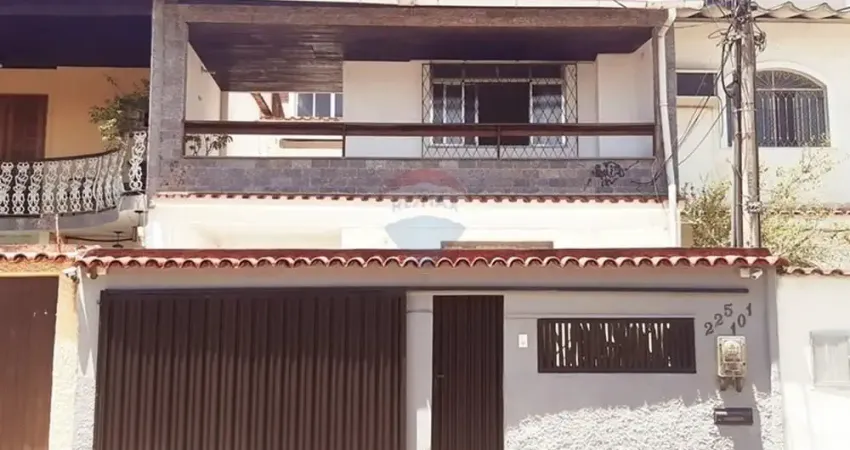 Casa à venda-850 mil-304m²-5 qts-2 suítes-5 banheiros-3 vagas-Portuguesa/RJ