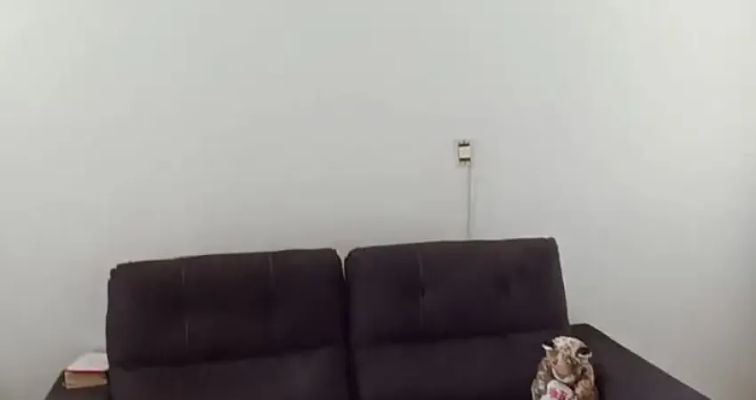 Apartamento 02 dormitórios, portaria, segurança 24 horas.