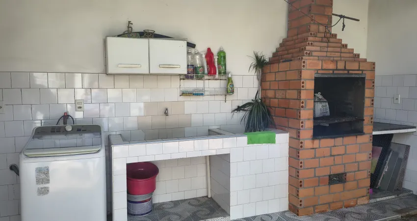 Vende-se casa com 3 quartos sendo 2 suítes na cidade nova - núcleo 14 - manaus am