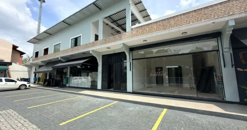 Aluga sala comercial execelente para investimento na ponta negra - o imóvel conta com uma área frontal ampla, perfeita para colocação de mesaso imóvel conta com uma área frontal ampla, perfeita para á