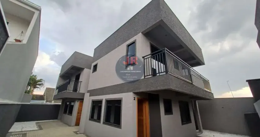 Sobrado em condomínio não geminado, três quartos sendo um deles suíte