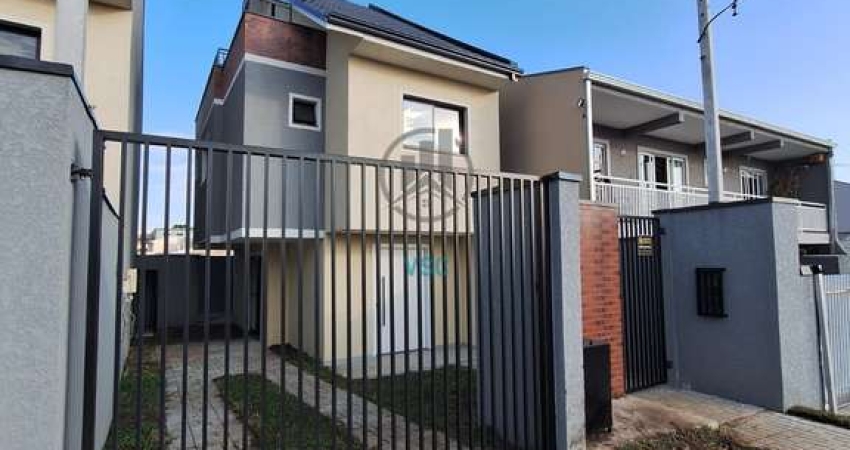 Sobrado novo no Xaxim, com 3 quartos sendo um deles suíte