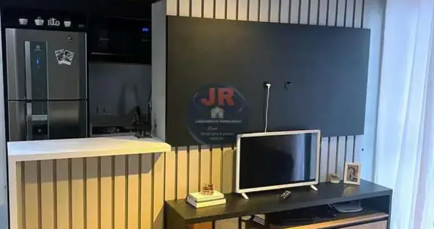 Apartamento mobiliado, 2 quartos sendo uma suíte e vaga coberta