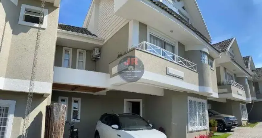 Sobrado em condomínio com planejados, 3 quartos sendo uma suíte com closet