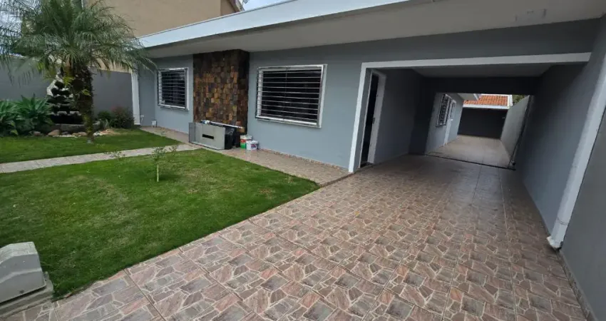 Casa Térrea com 3 Quartos e Edícula localizada no Neoville