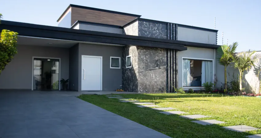 Maravilhosa casa térrea com 3 suítes e amplo terreno no neoville
