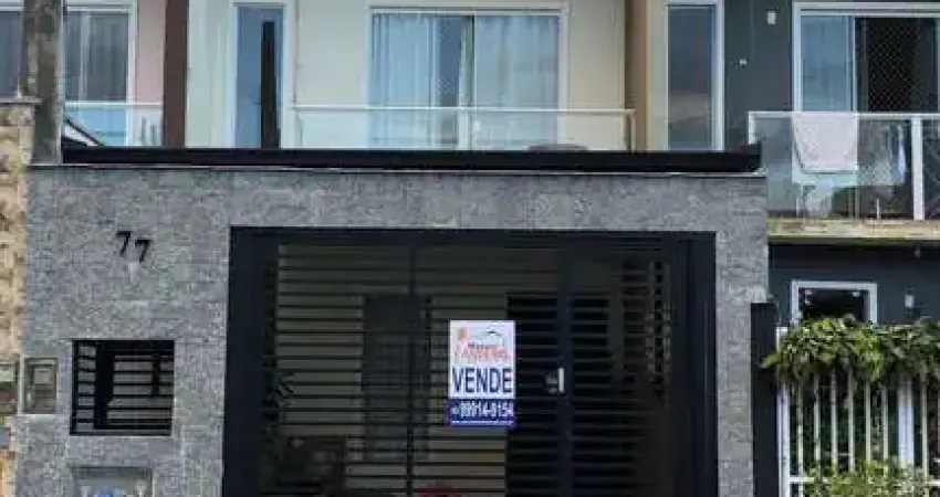 Sobrado Geminado à venda em Joinville, bairro Vila Nova