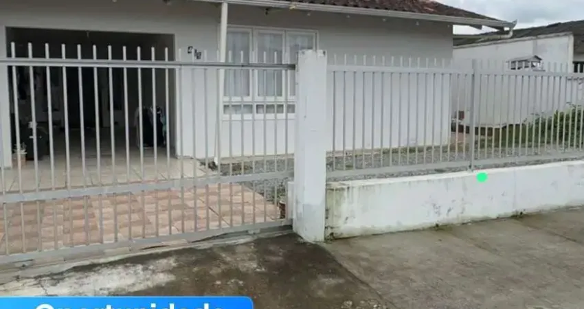 Casa averbada à venda em Joinville, bairro Adhemar Garcia