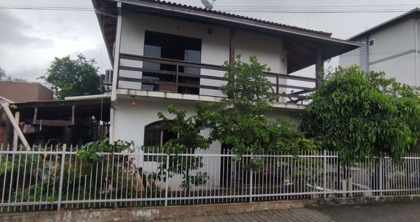 Residência à venda no bairro Aventureiro, Joinville