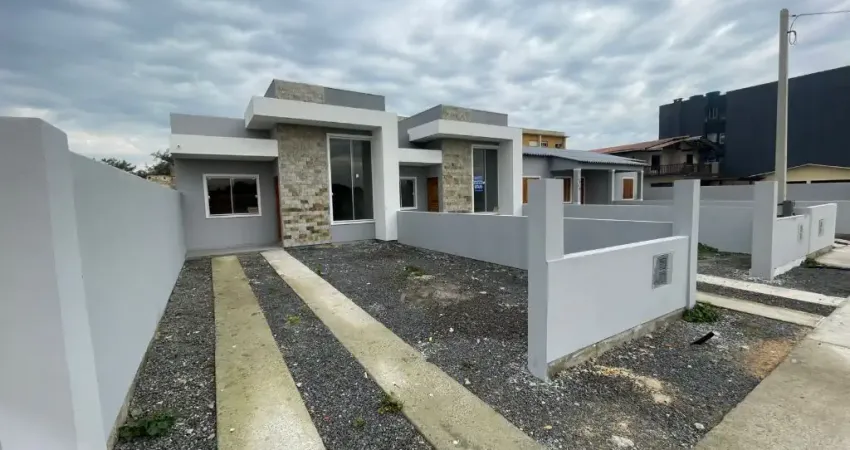 Casa c/ 2 quartos, suite pátio na frente e atrás com churrasqueira e 1 vaga ac financiamento e compra assitida