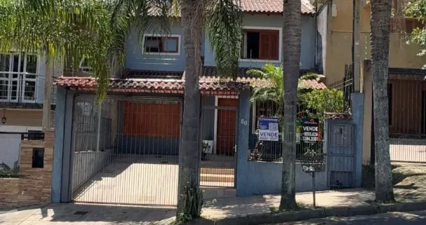 Casa ampla  semi mobiliada de3 quartos,suite,4 vagas churrasqueira e área de lazer no guarujá oportunidade em terreno 10x30 c/ pátio na frente e atrás