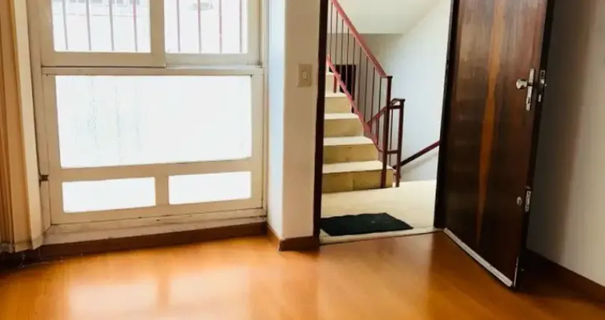 Apartamento de 2 quartos semi mobiliado e 2 vagas entre menino deuse a medianeira oportunidade apenas 280 mil