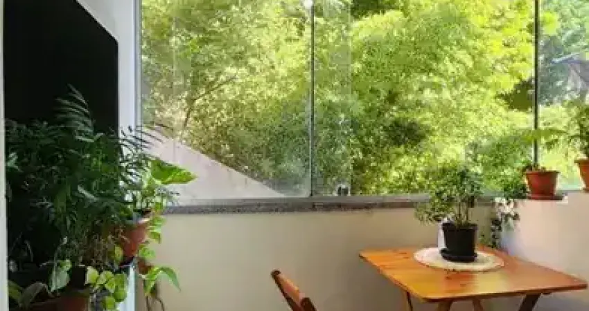 Apartamento de 2 quartos com vaga coberta, churrasqueira e sacada no bairro medianeira