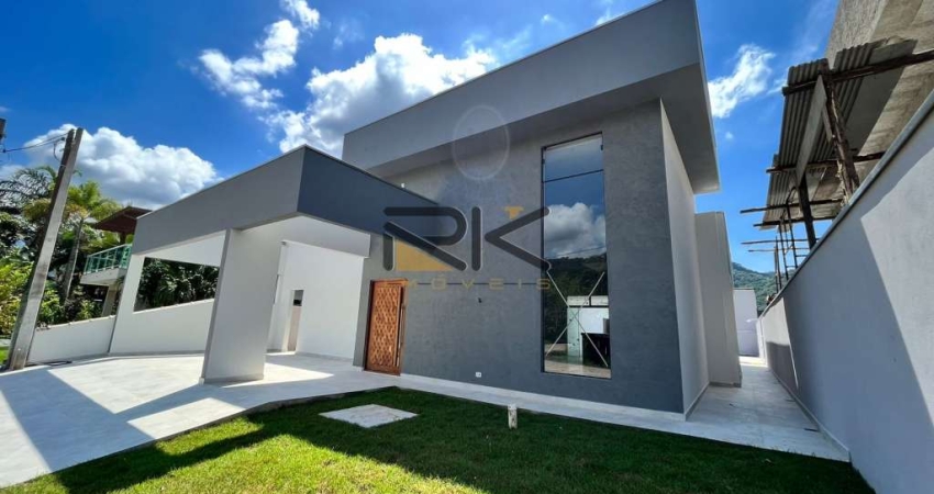 CASA EM CONDOMINIO FECHADO COM 4 DORMITÓRIOS SENDO 4 SUÍTES,2 VAGAS DE GARAGEM,VARANDA GOURMET COM CHURRASQUEIRA E PISCINA.