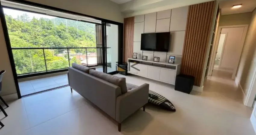 Apartamento na enseada com 2 suítes,sala 2 ambientes,varanda gourmet com churrasqueira