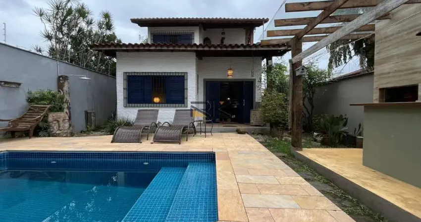 CASA BAIRRO DO ITAGUÁ 3 dormitórios sendo 1 suítes,1 banheiro social,sala 2 ambientes 3 vagas de garagem
