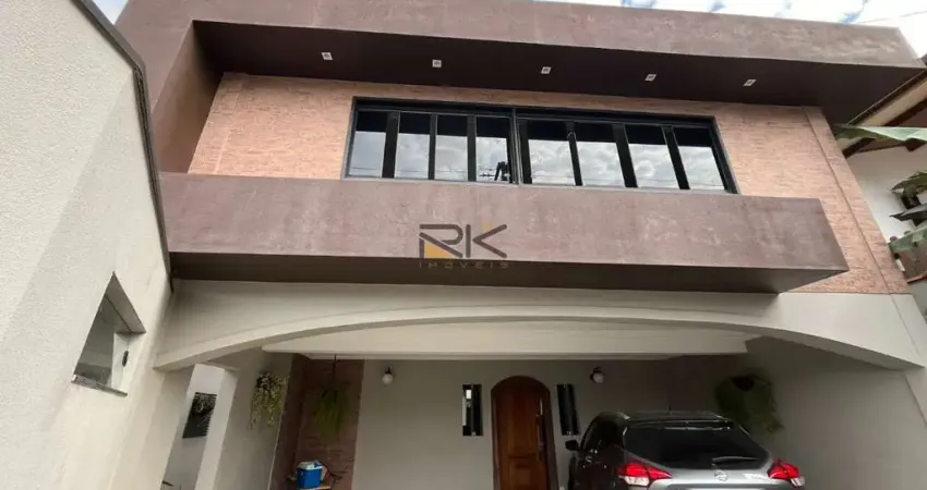 SOBRADO A VENDA NO CENTRO COM 3 DORMITÓRIOS SENDO 1 SUÍTE,SALA DE ESTAR E JANTAR,ESPAÇO GOURMET CM CHURRASQUEIRA