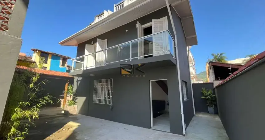 SOBRADO NO ITAGUÁ 2 dormitórios,3 banheiros,sala de estar e varanda gourmet com cozinha integrada