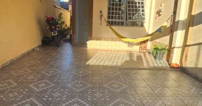 CASA À VENDA NO BAIRRO ESTUFA 1 COM 2 DORMITÓRIOS,SALA DE ESTAR CHURRASQUEIRA