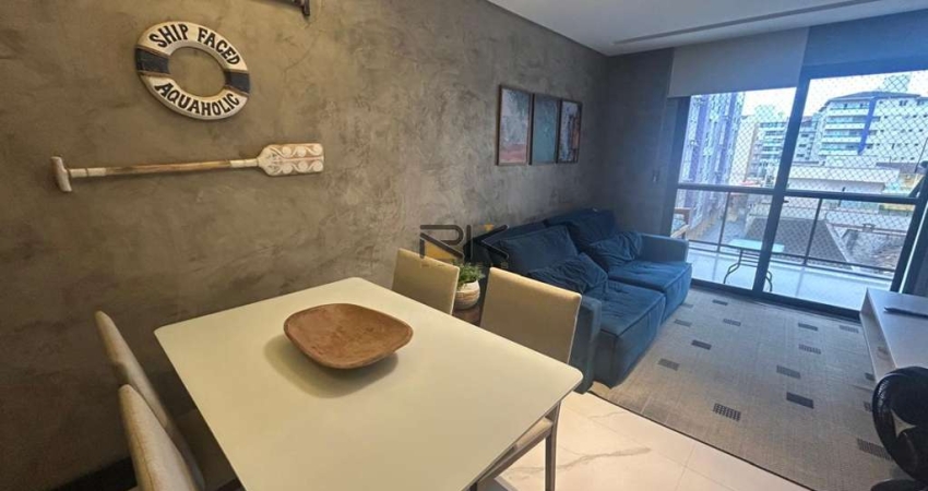APARTAMENTO PRAIA GRANDE com 2 dormitórios sendo 1 suíte,1 vaga de garagem,100 metros da praia