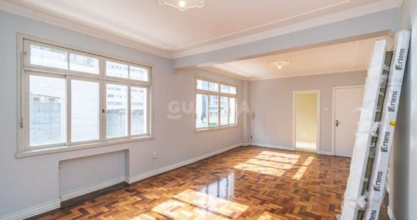Apartamento com sacada ampla e 3 dormitórios no bairro Centro Histórico.
