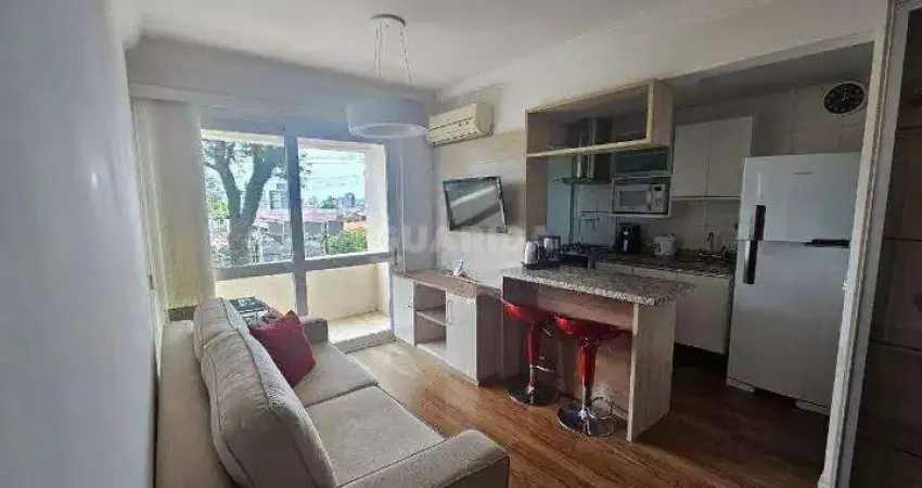 Apartamento mobiliado, com 2 dormitórios, sendo 1 suíte, no bairro Petrópolis