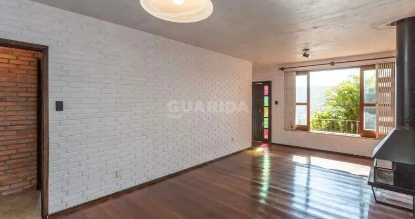 Casa Residencial com 3 dormitórios para alugar no bairro Partenon!