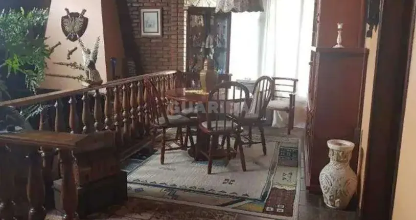 Casa residencial com 3 dormitórios no Bairro Alto Petrópolis