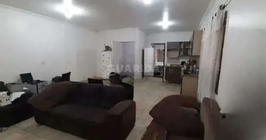 Casa Residencial com 1 dormitório e 1 vaga de garagem, no bairro Floresta