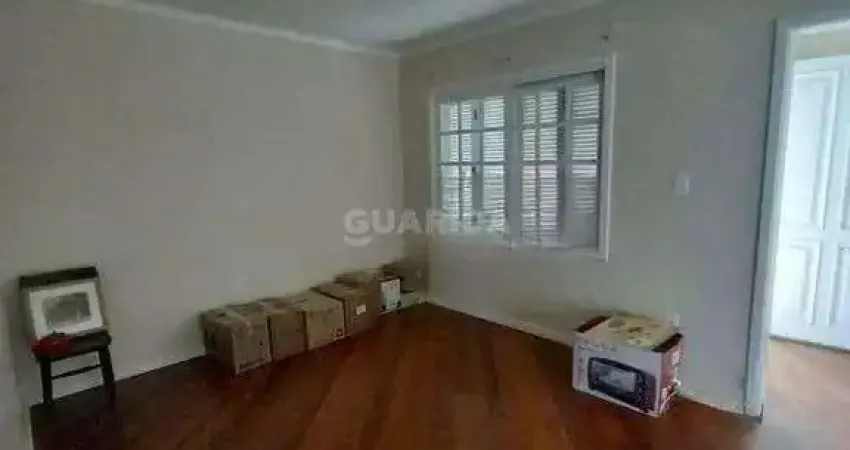Casa Residencial com 4 dormitórios e 1 vaga de garagem no Bairro Jardim Itu Sabará