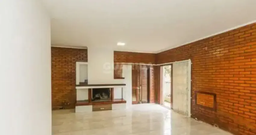 Casa Residencial com 5 dormitórios, sendo 1 suíte, e 3 vagas de garagem no bairro Jardim Itu Sabara