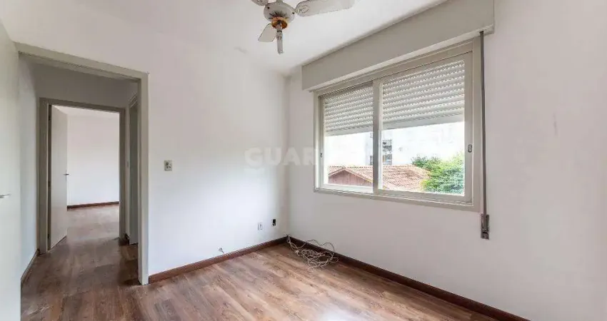 Apartamento com 1 dormitório e 2 vagas de garagem no bairro Petrópolis
