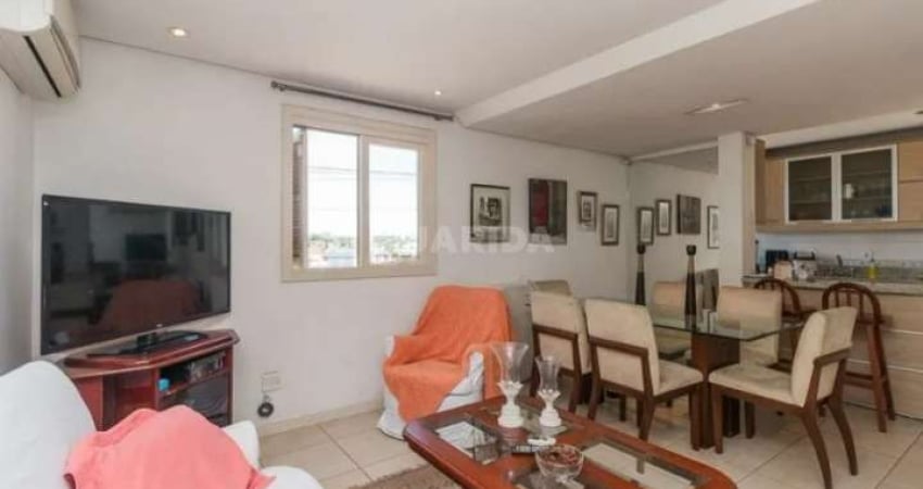 Casa Residencial com 3 dormitórios, sendo 1 suíte, mobiliada, e 1 vaga de garagem no bairro Alto Petrópolis