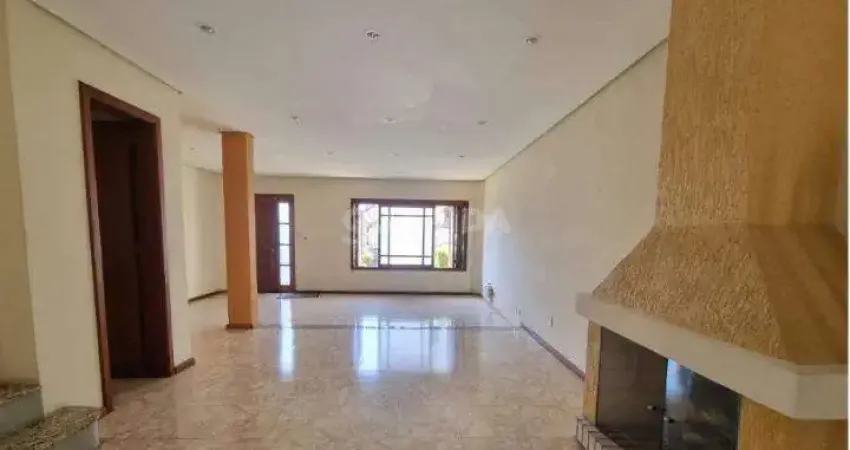 Casa em Condomínio com 4 dormitórios, sendo 1 suíte, e 2 vagas de garagem no bairro Camaquã