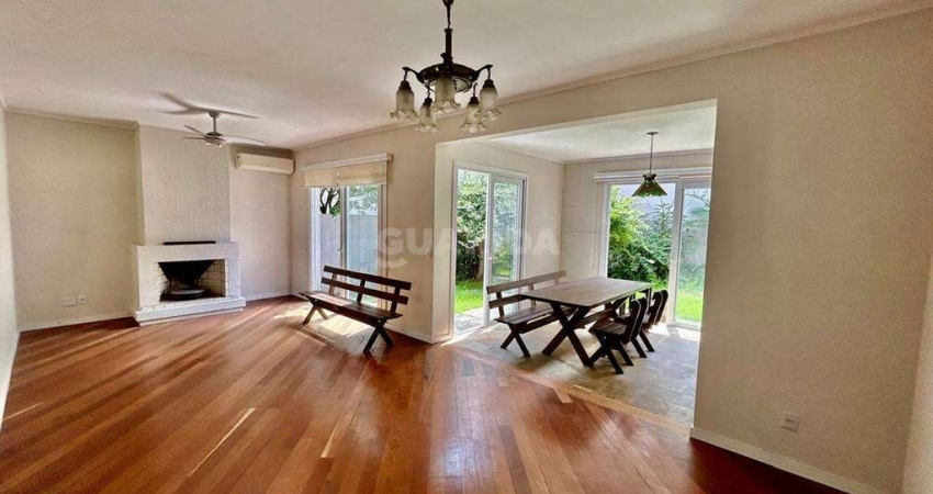 Casa em condomínio com 3 dormitórios, sendo 1 suíte, e 2 vagas de garagem no bairro Ipanema