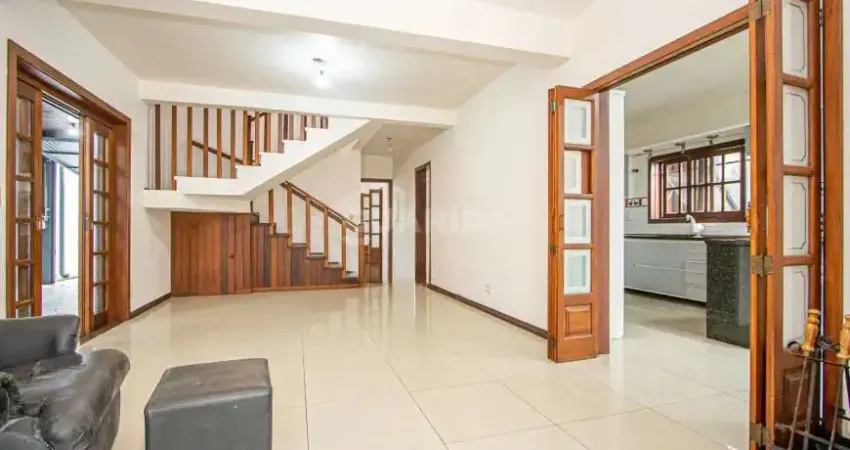 Casa residencial com 5 dormitórios e 6 vagas de garagem no bairro Jardim Itu Sabará
