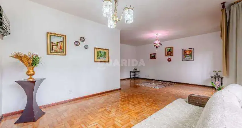 Casa Residencial com 3 dormitórios, sendo 1 suíte, e 4 vagas de garagem no bairro Boa Vista