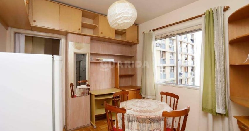Apartamento mobiliado com 1 dormitório no bairro Centro Histórico