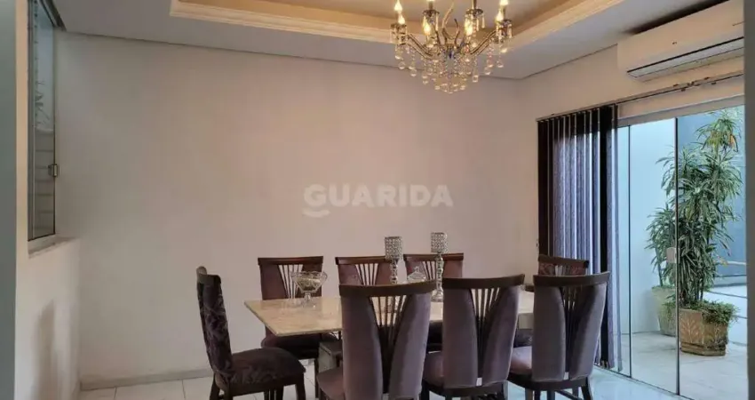 Casa com 3 dormitórios, sendo 1 suíte, e 4 vagas de garagem no bairro Ecoville
