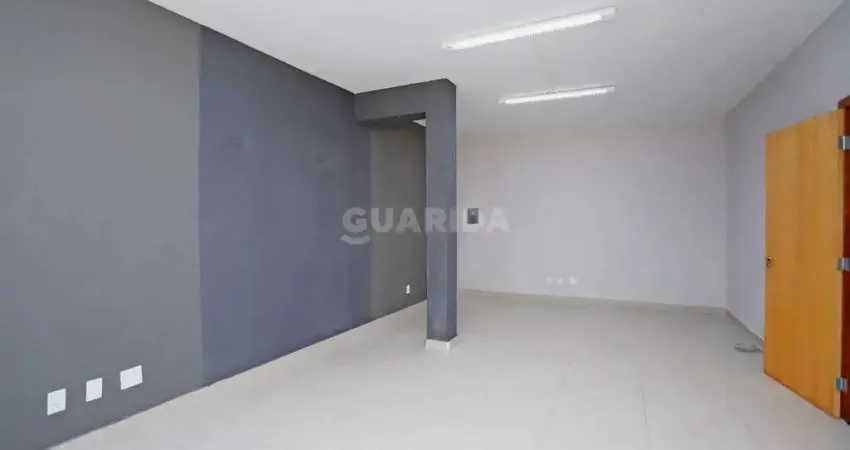 Conjunto comercial com 2 vagas de garagem, no bairro Cavalhada