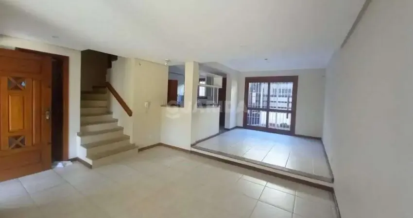 Casa em condomínio com 3 dormitórios, sendo 1 suíte com sacada, e 1 vaga de garagem no bairro Tristeza