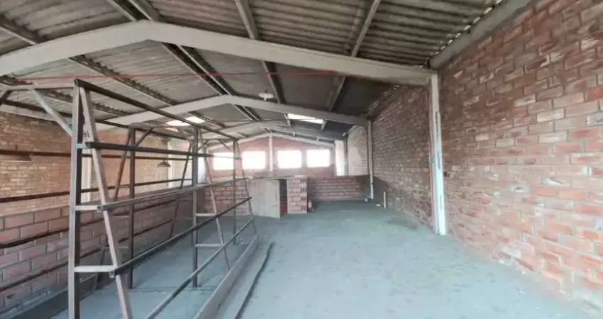 Pavilhão comercial com 2 vagas de garagem no bairro Cristo Redentor