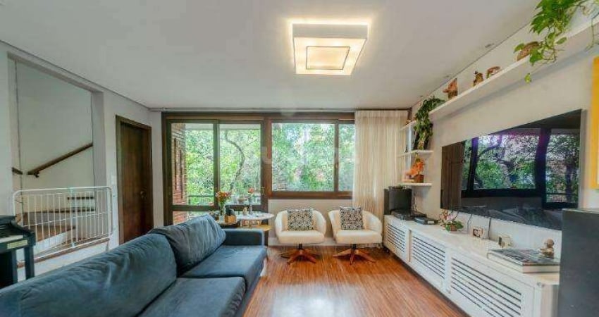 Casa sobrado de 3 dormitórios, sendo 2 suítes no bairro Vila Assunção.