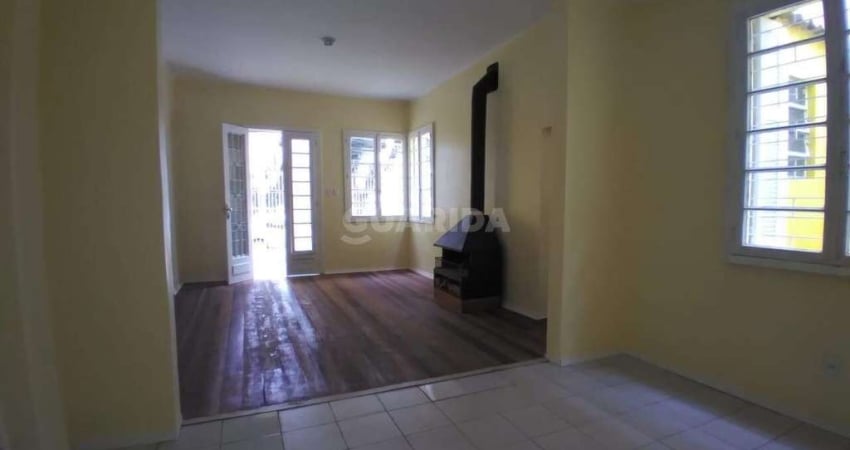 Casa com 5 dormitórios, sendo 1 suíte, no bairro Partenon