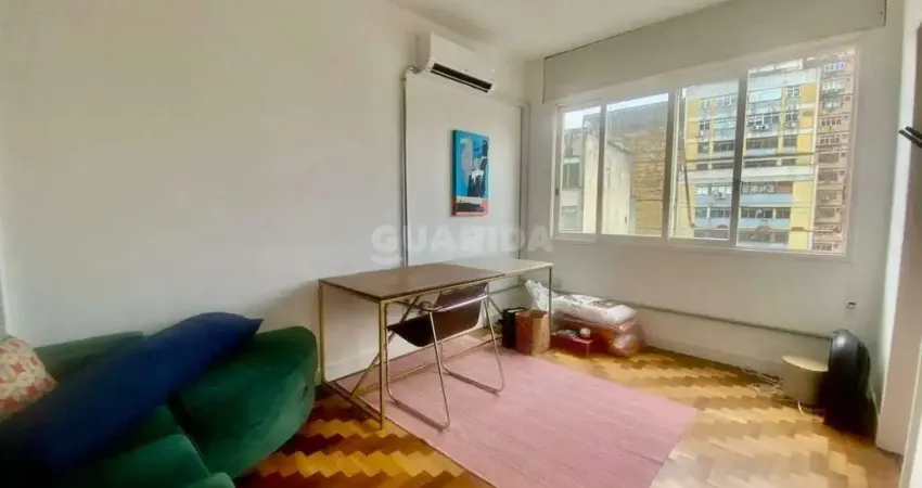 Apartamento mobiliado com 1 dormitório para alugar no bairro Centro Histórico.